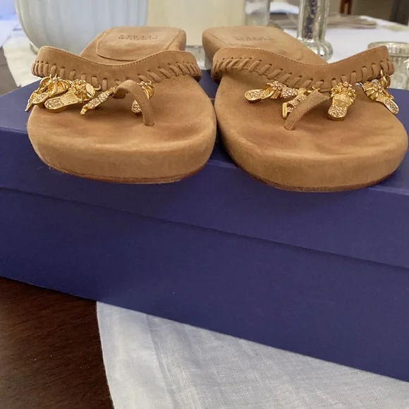 Stuart Weitzman cashew suede leather flip flops with gold shoe charms, 6.5 - Picture 7 of 11